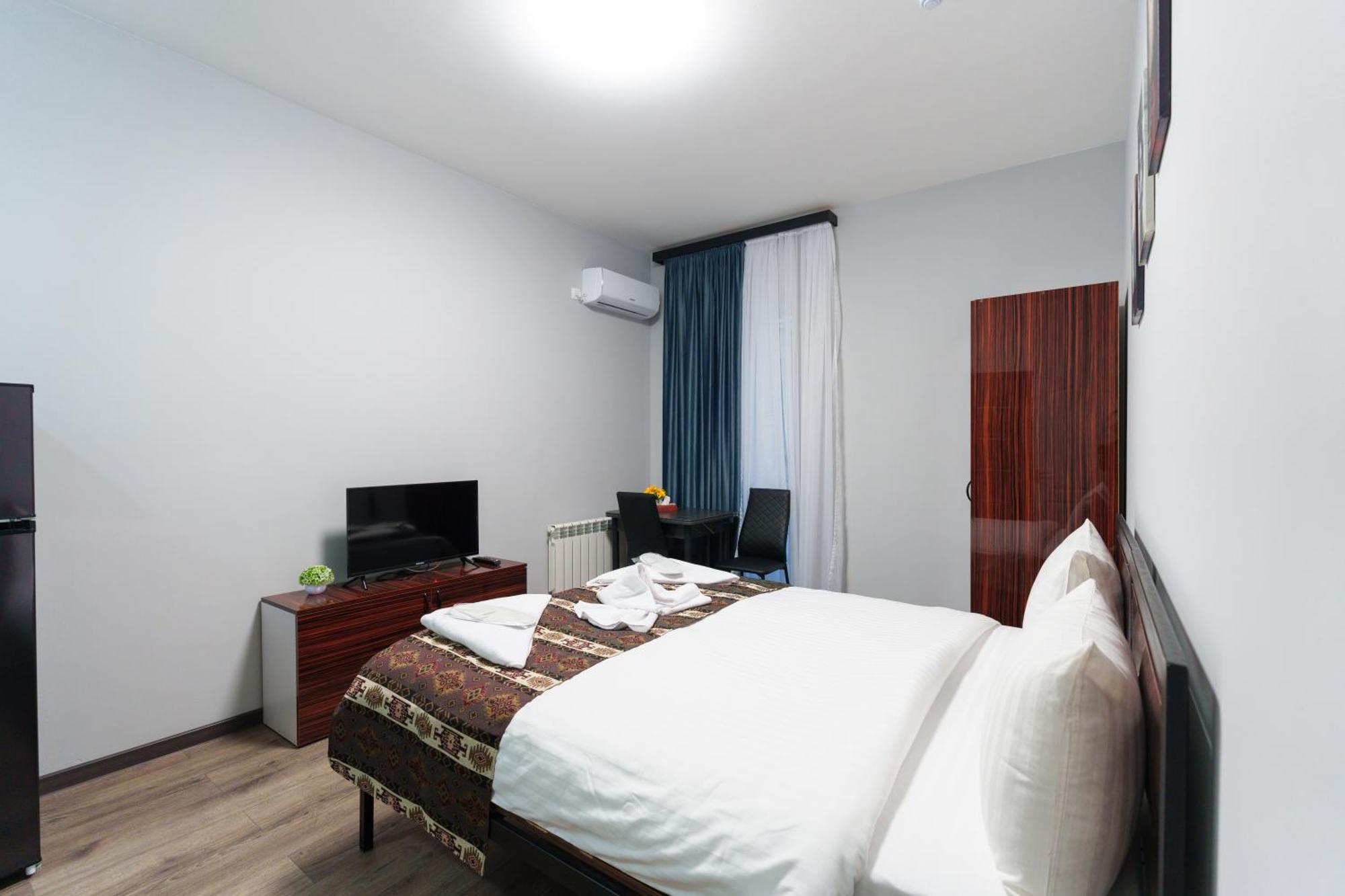Gh Family Hotel 耶烈万 外观 照片
