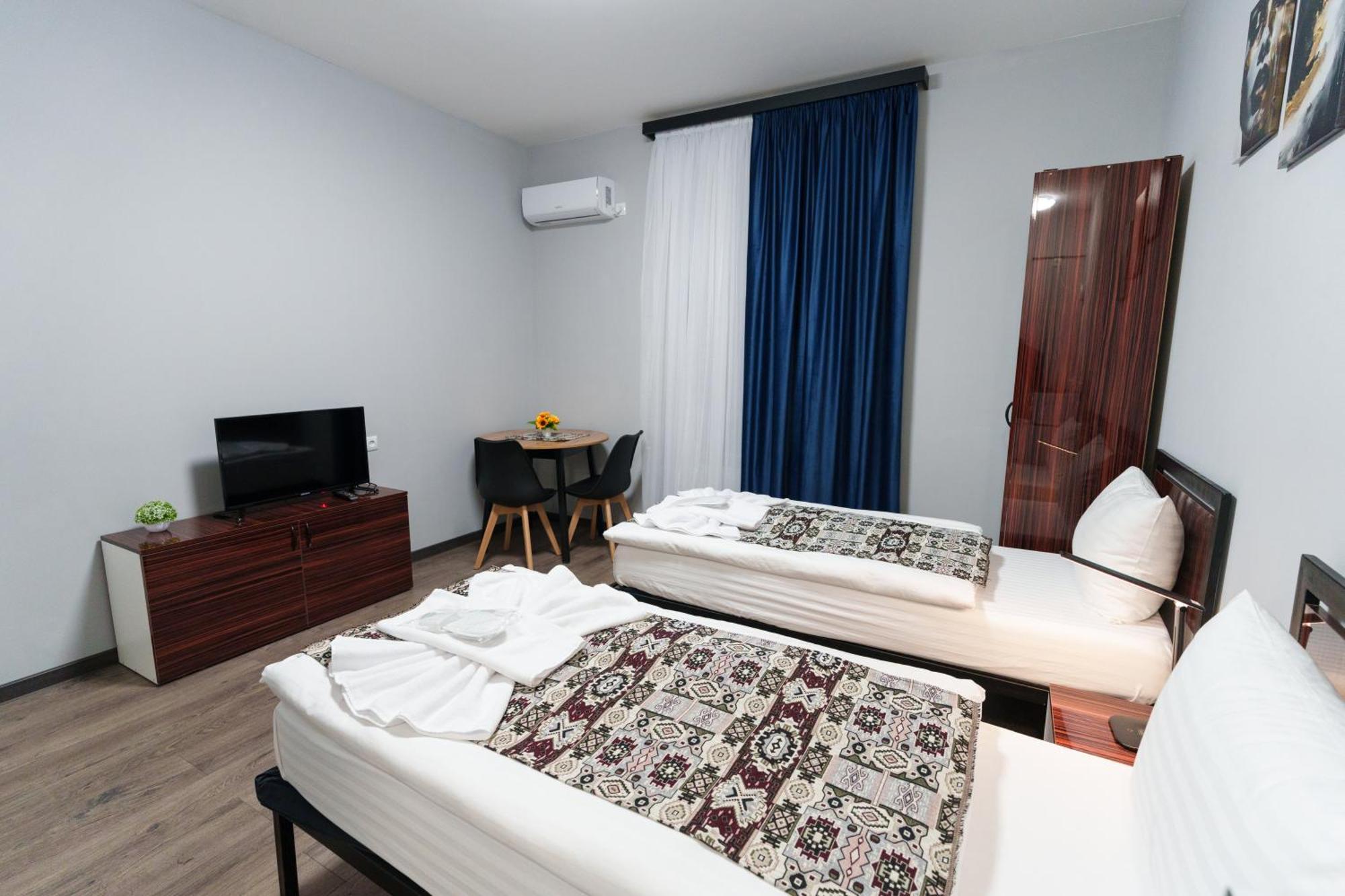 Gh Family Hotel 耶烈万 外观 照片