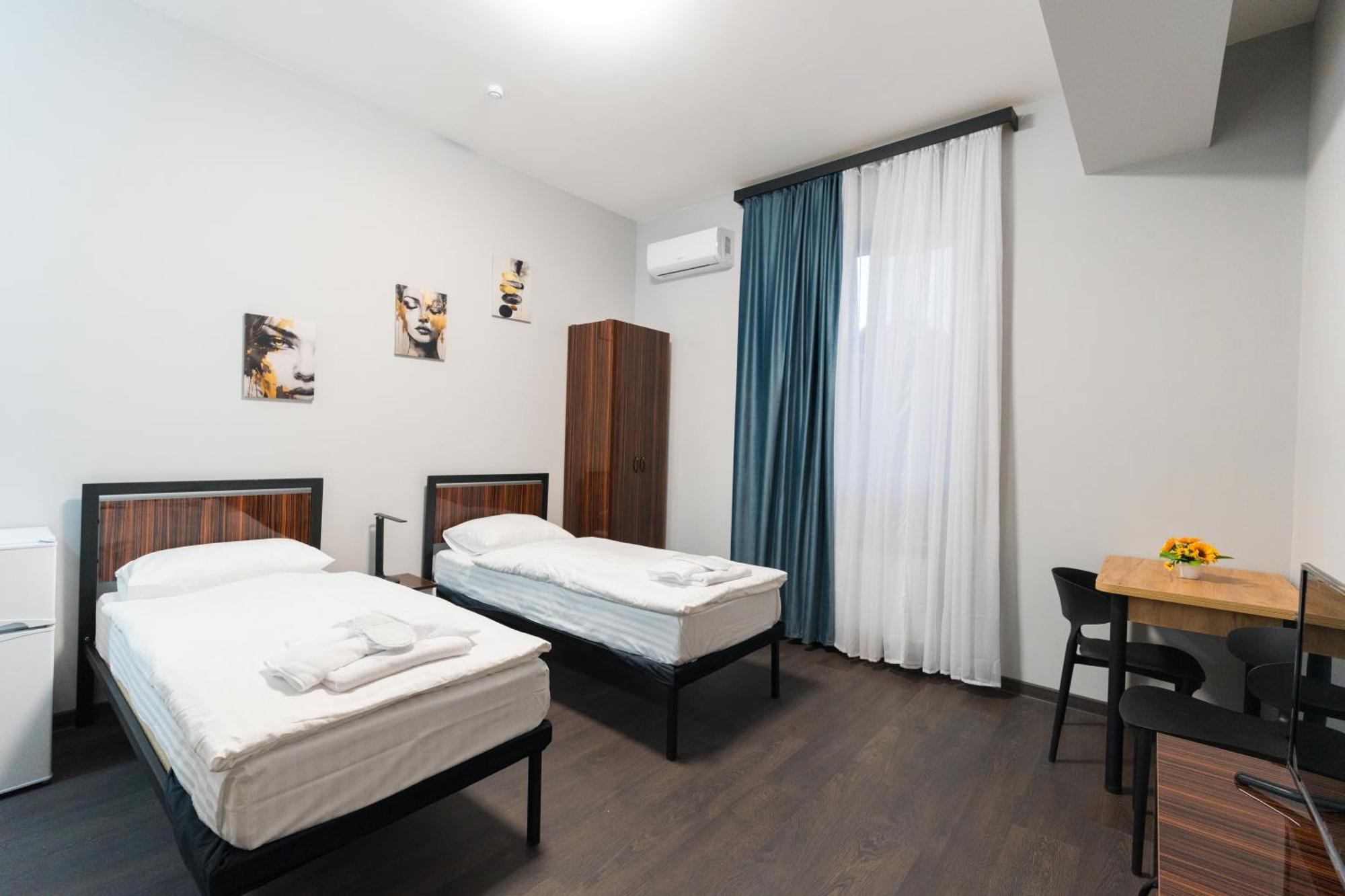 Gh Family Hotel 耶烈万 外观 照片