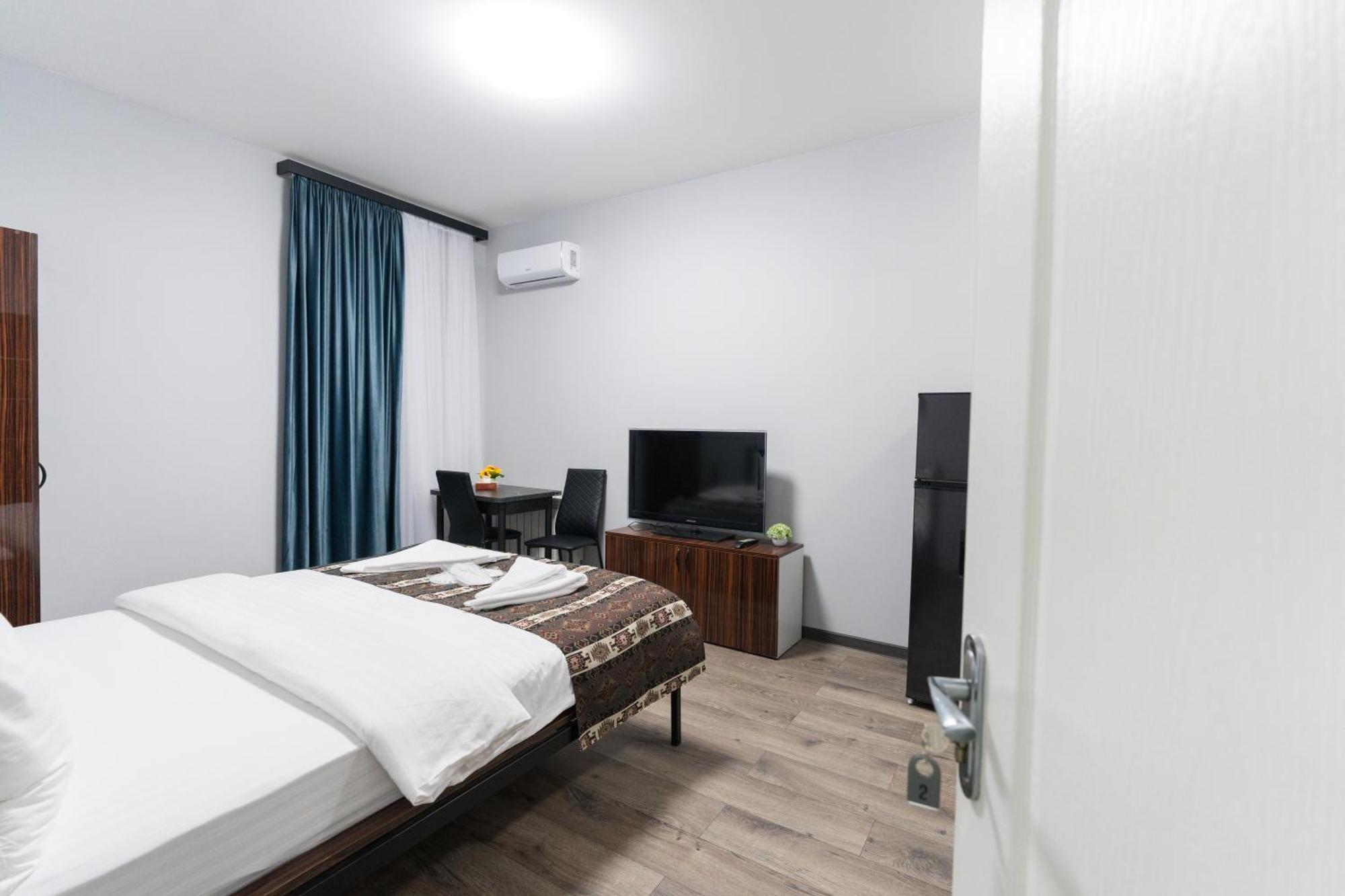 Gh Family Hotel 耶烈万 外观 照片